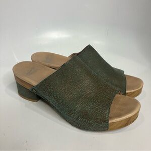 Dansko Maci sandals green textured leather open toe women’s size‎ 39 casual